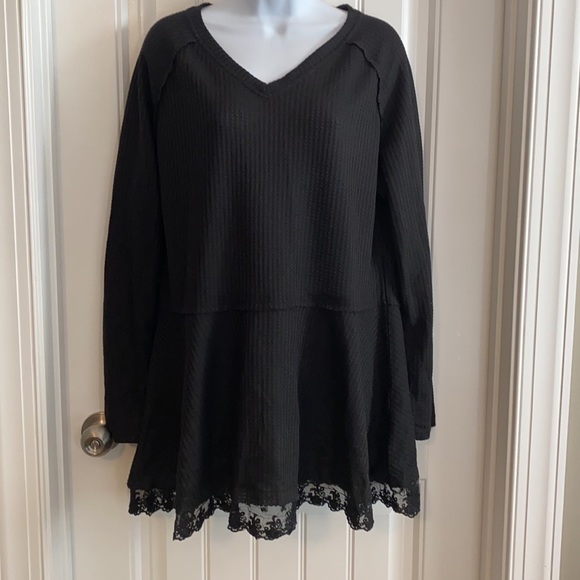 naggoo Tops - Naggoo Waffle knit tunic black top size XL with lace hem Worn only one time